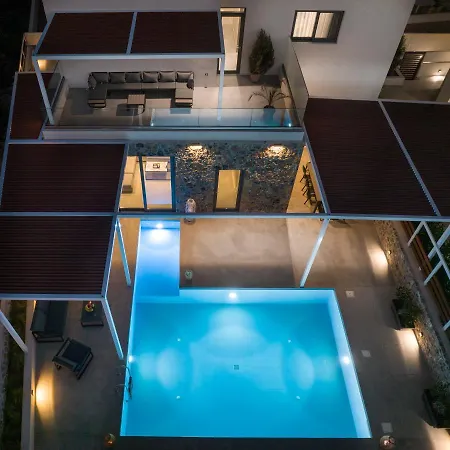 Xenias Luxury Kalathas
