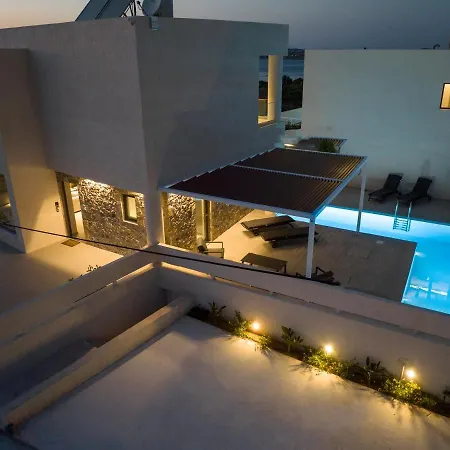 Xenias Luxury Villa *