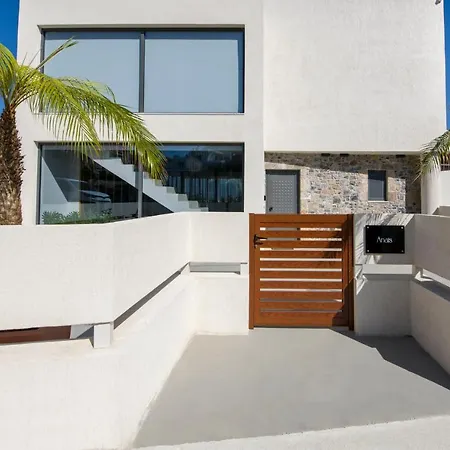 Xenias Luxury Villa *