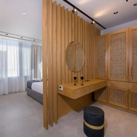Xenias Luxury *