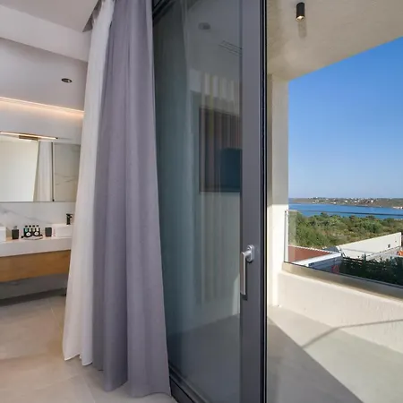 Xenias Luxury Villa *