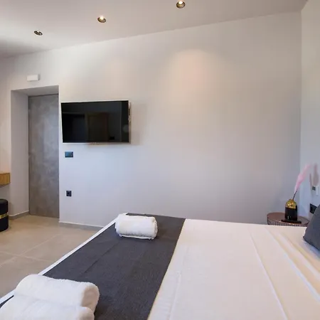 Xenias Luxury Villa
